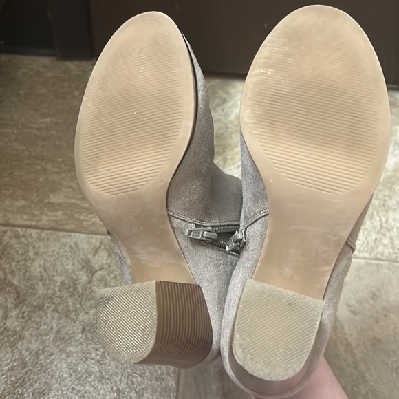 Size 8 taupe heel boot - Picture 6 of 6